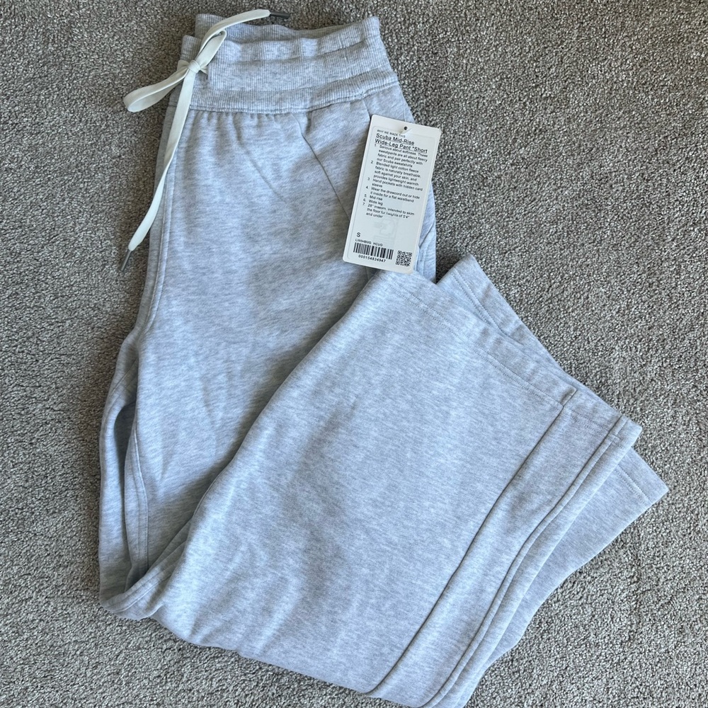 NWT Lululemon Scuba Midrise Wide Leg Pant *Short